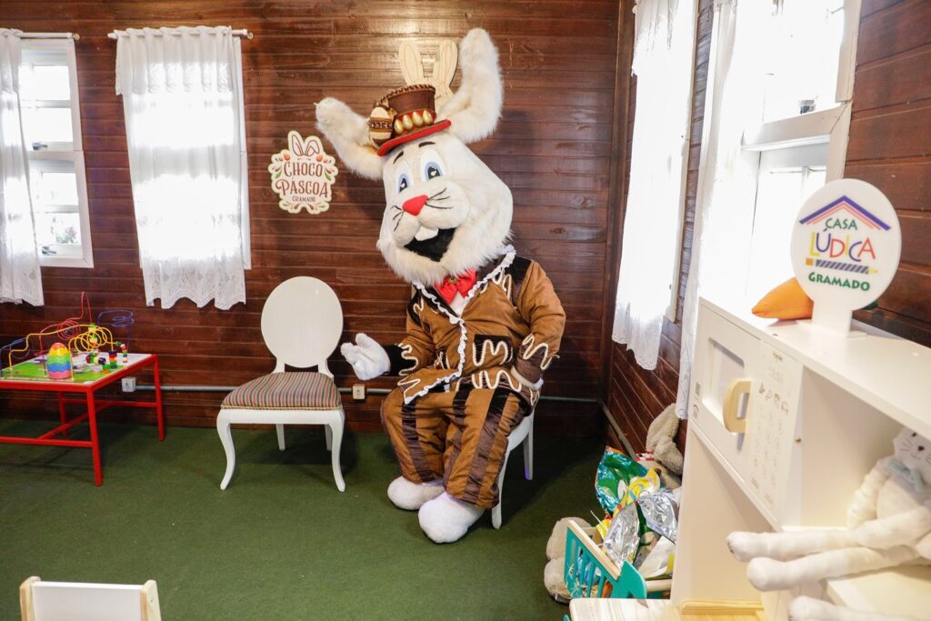 Imagem da Casa do Pascoalino. Páscoa em Gramado. Vila de Páscoa. ChocoPáscoa 2025.