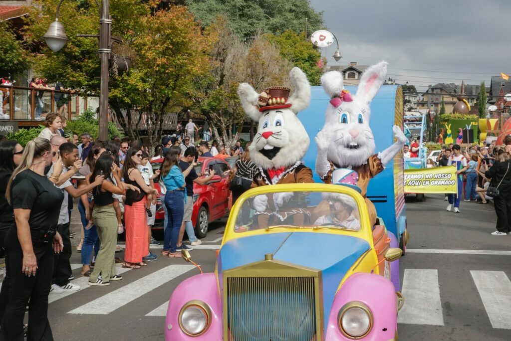 Parada de Páscoa. Páscoa em Gramado. ChocoPáscoa 2025.