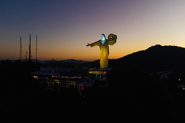 Cristo Luz com Desconto no Tchê Ofertas